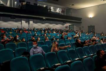 El Teatro de Telde rebosa de magia con el musical 'Al Revés en Navidad'/TA.